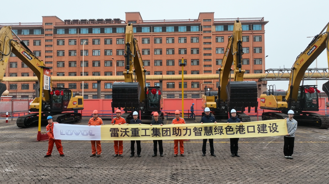 雷沃FR350F解鎖交機(jī)新姿勢(shì)，助力智慧綠色港口建設(shè)！